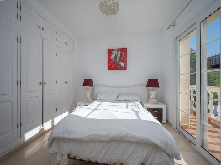 Image No.16-4 Bed Townhouse for sale