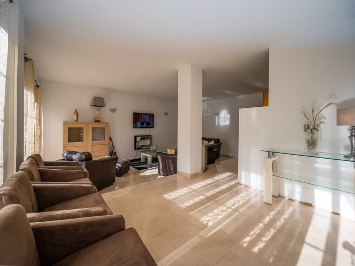 Image No.19-4 Bed Townhouse for sale