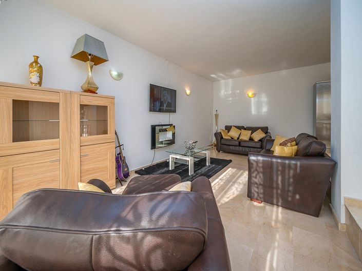 Image No.20-4 Bed Townhouse for sale