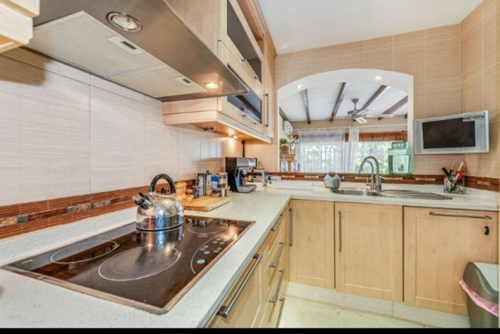 Image No.12-3 Bed Townhouse for sale