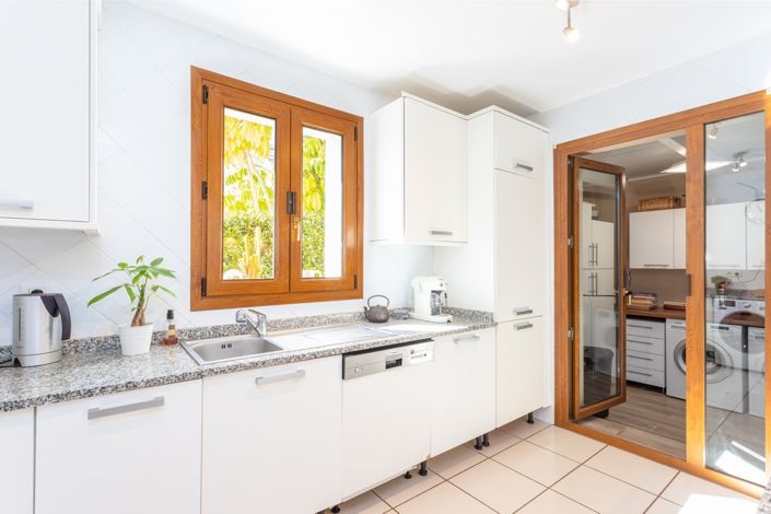 Image No.16-4 Bed Townhouse for sale