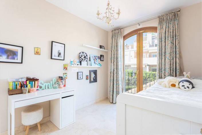 Image No.20-4 Bed Townhouse for sale