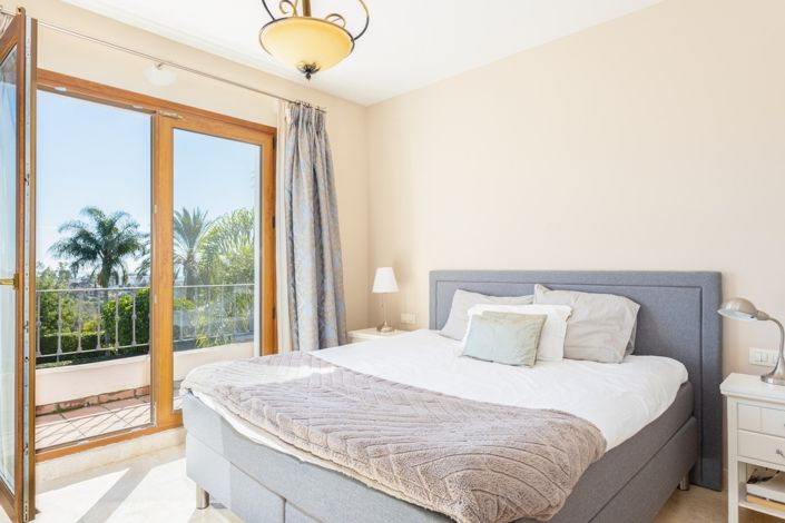 Image No.23-4 Bed Townhouse for sale