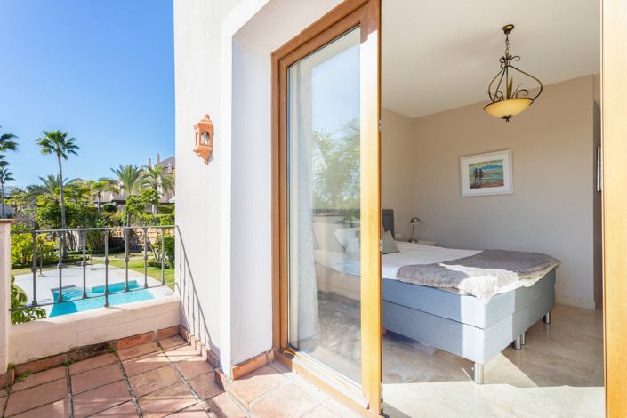 Image No.27-4 Bed Townhouse for sale