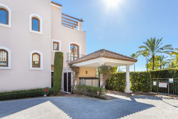 Image No.9-4 Bed Townhouse for sale