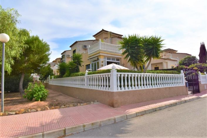 Image No.3-3 Bed Villa for sale