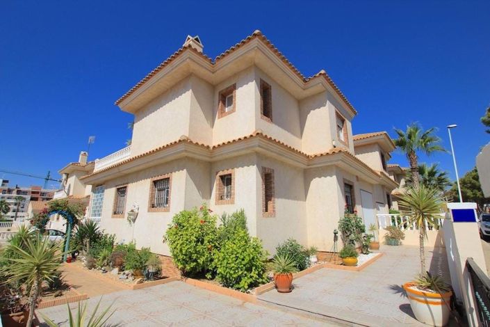 Image No.25-3 Bed Villa for sale