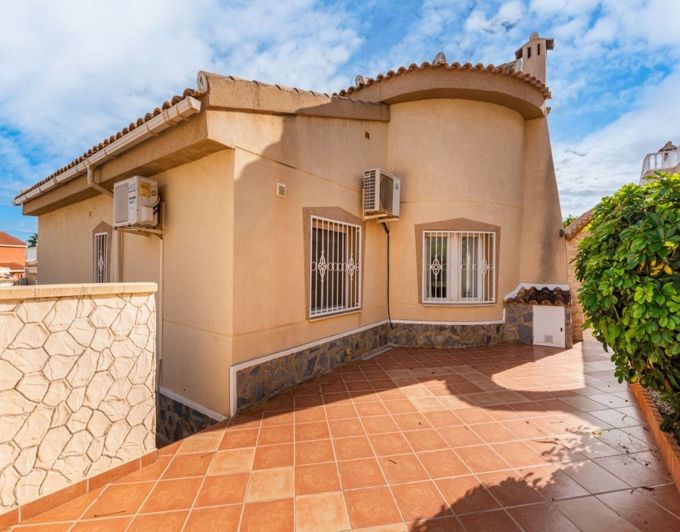 Image No.10-3 Bed Villa for sale