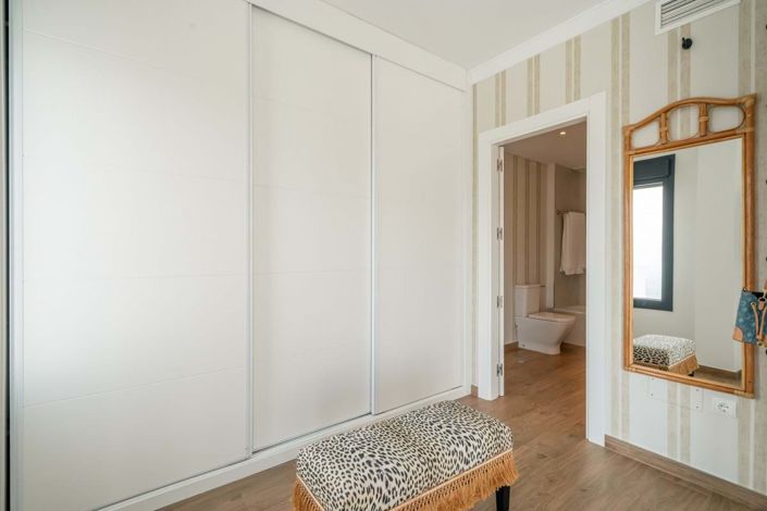 Image No.24-3 Bed Semi-Detached for sale