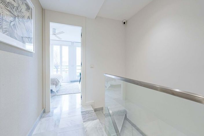 Image No.20-2 Bed Property for sale