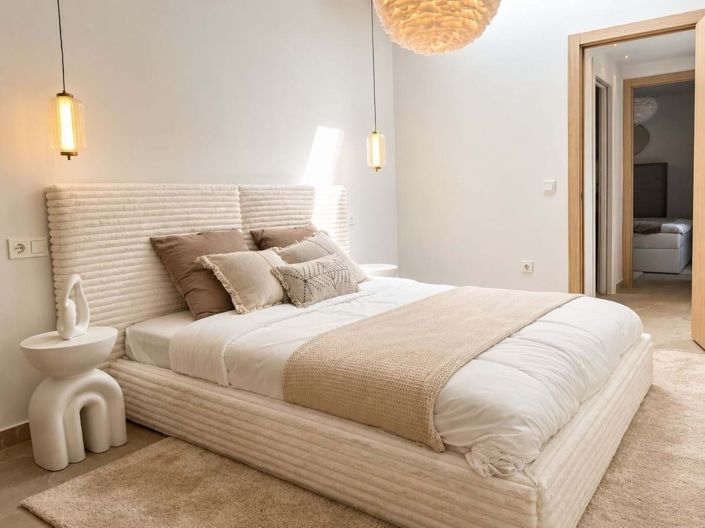 Image No.10-4 Bed Townhouse for sale