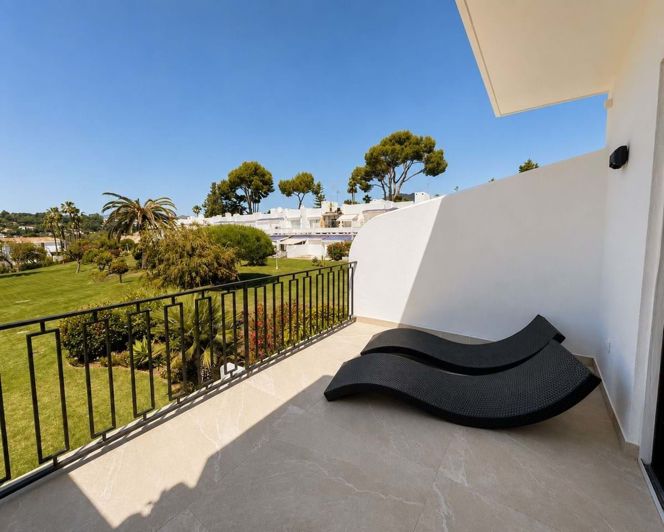 Image No.17-4 Bed Townhouse for sale