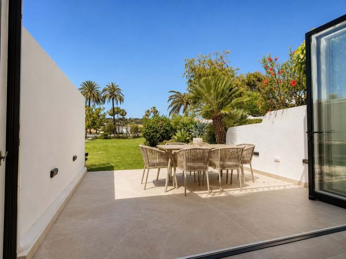 Image No.2-4 Bed Townhouse for sale