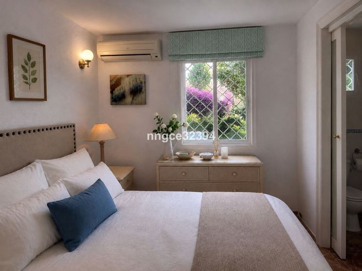 Image No.28-3 Bed Townhouse for sale