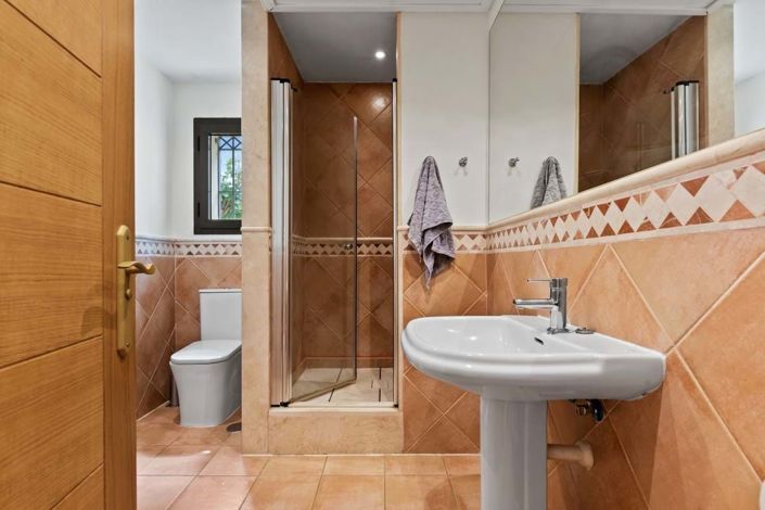 Image No.11-2 Bed Apartment for sale