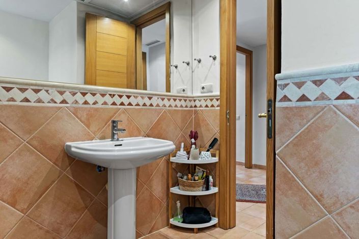 Image No.18-2 Bed Apartment for sale