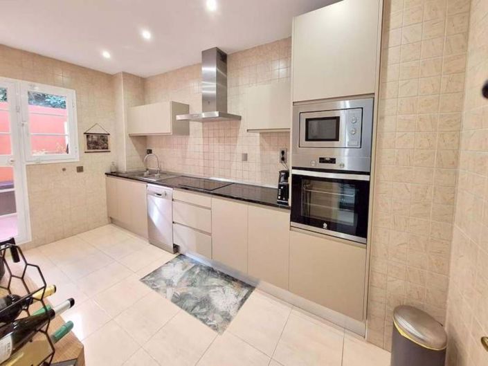 Image No.11-3 Bed Apartment for sale