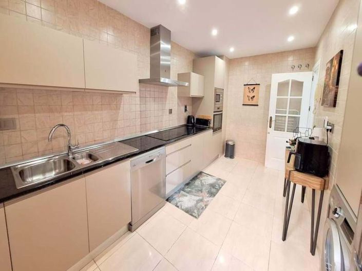 Image No.13-3 Bed Apartment for sale