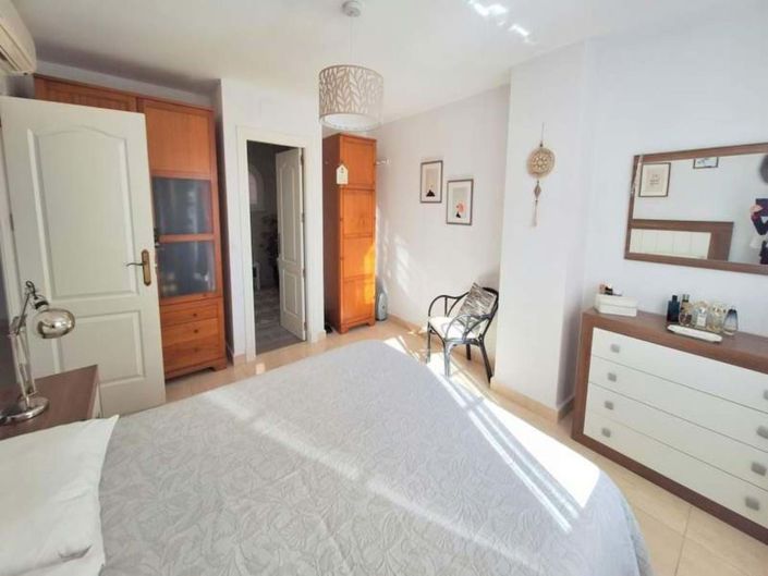 Image No.24-3 Bed Apartment for sale