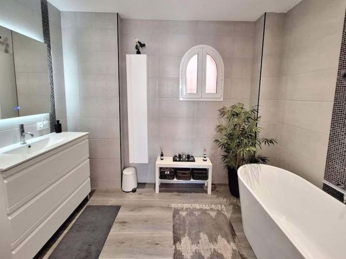 Image No.25-3 Bed Apartment for sale