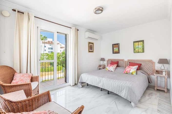 Image No.18-3 Bed Townhouse for sale