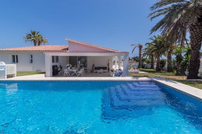 Image No.2-4 Bed Villa for sale