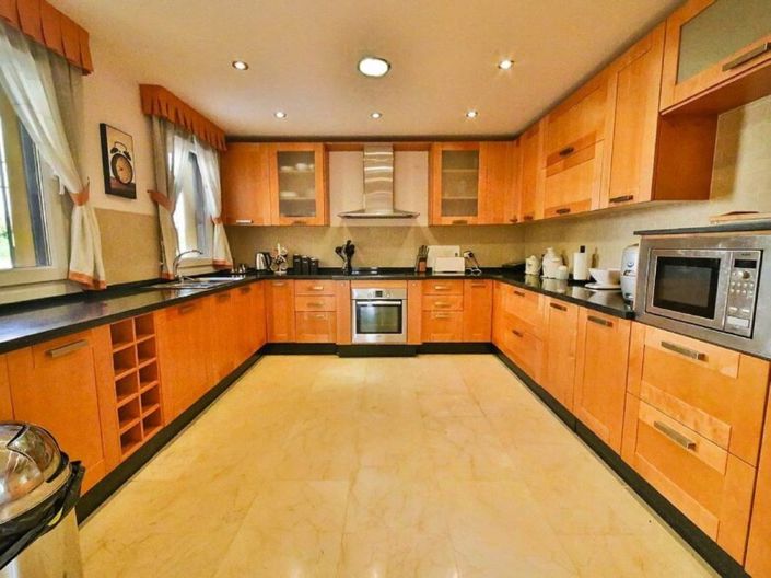 Image No.12-6 Bed Villa for sale