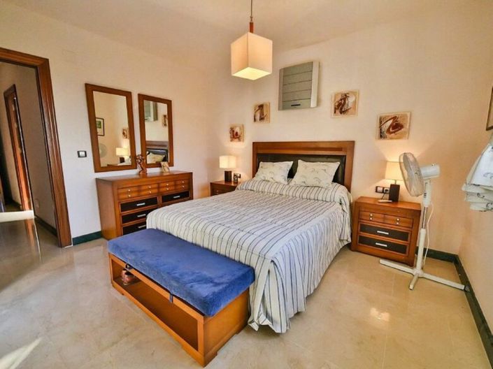 Image No.15-6 Bed Villa for sale