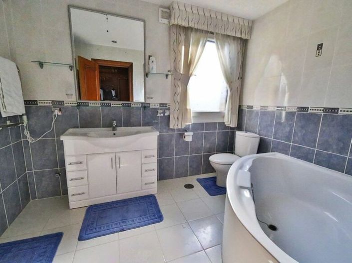 Image No.17-6 Bed Villa for sale