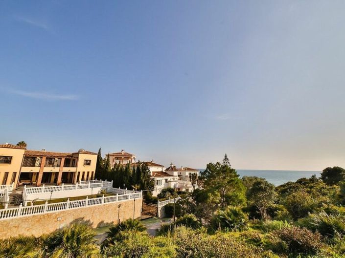 Image No.4-6 Bed Villa for sale