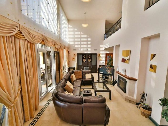 Image No.8-6 Bed Villa for sale