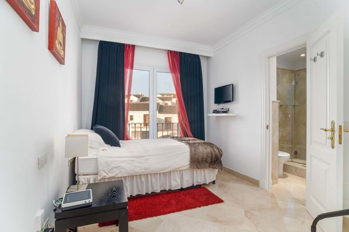 Image No.24-3 Bed Apartment for sale