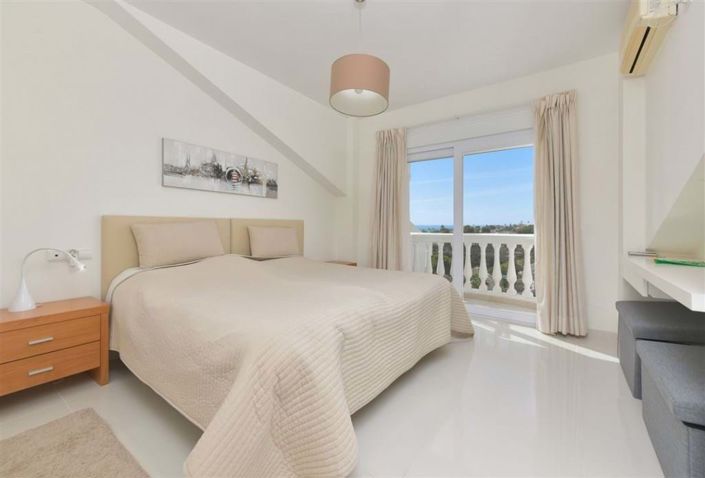 Image No.10-3 Bed Townhouse for sale