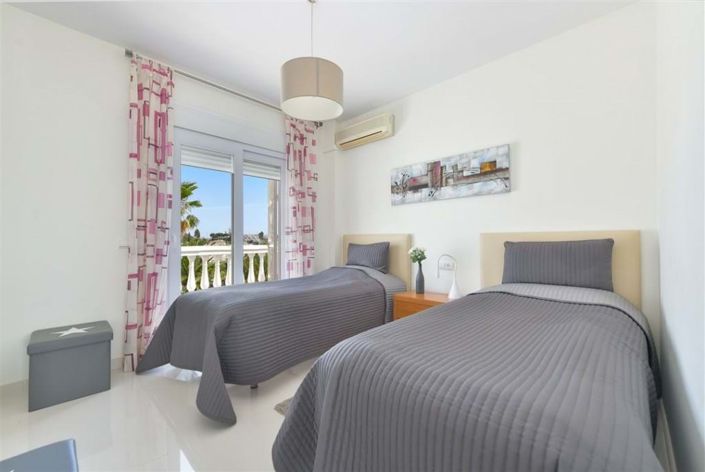 Image No.11-3 Bed Townhouse for sale