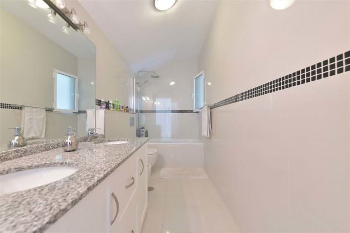 Image No.13-3 Bed Townhouse for sale