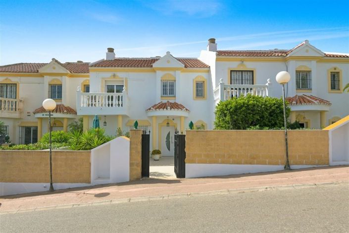 Image No.19-3 Bed Townhouse for sale