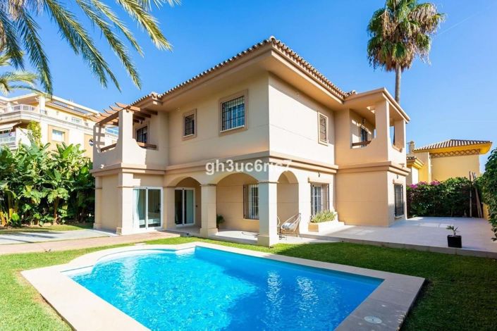 Image No.1-4 Bed Villa for sale