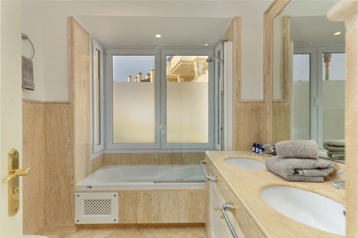 Image No.21-3 Bed Apartment for sale