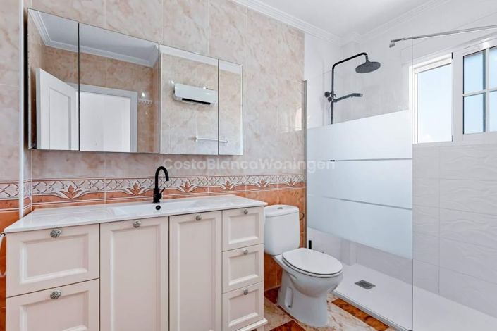 Image No.14-2 Bed Townhouse for sale