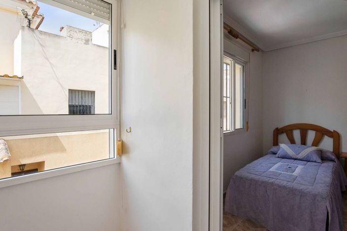 Image No.14-3 Bed Townhouse for sale