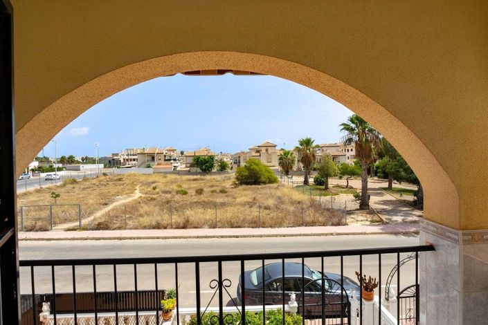 Image No.19-3 Bed Townhouse for sale