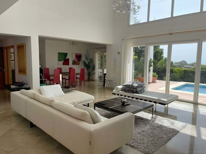 Image No.1-6 Bed Villa for sale
