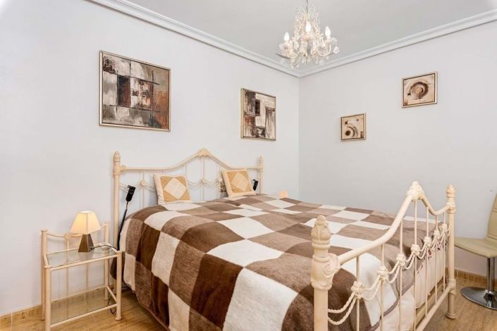 Image No.19-3 Bed Townhouse for sale