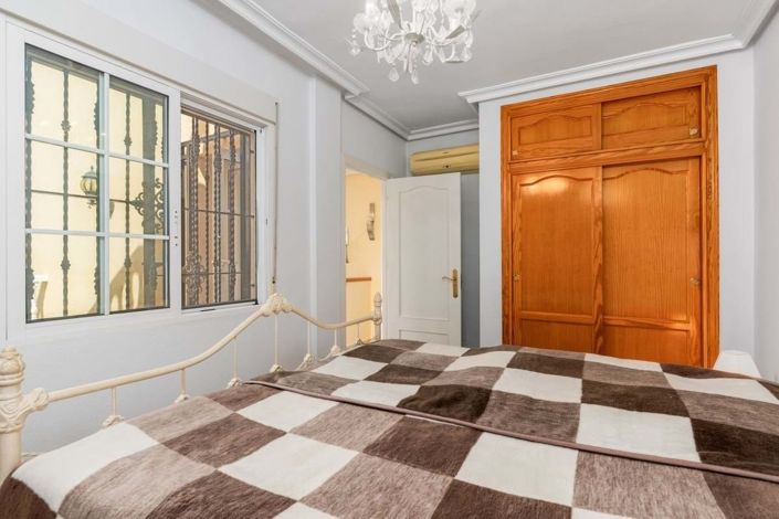 Image No.20-3 Bed Townhouse for sale