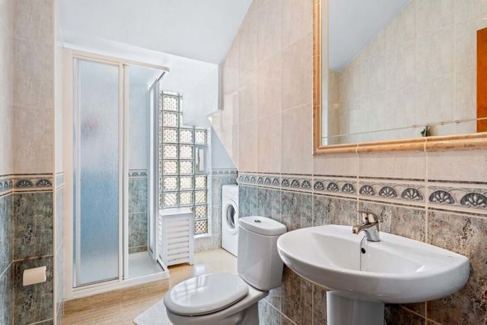 Image No.23-3 Bed Townhouse for sale