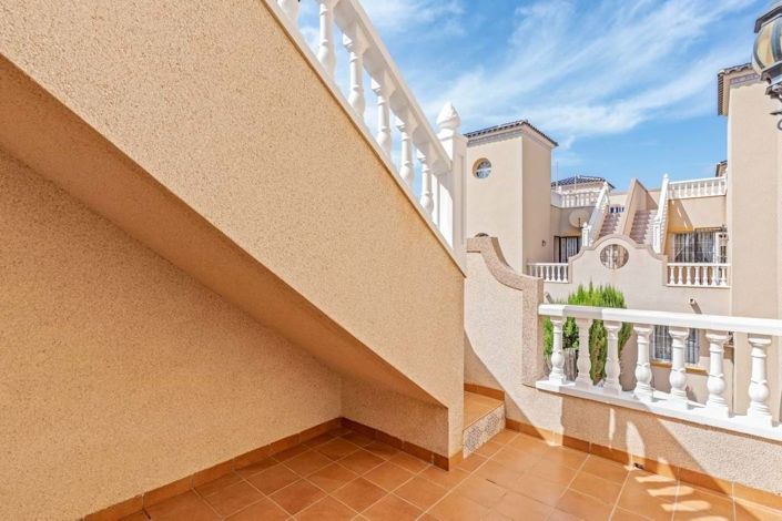 Image No.26-3 Bed Townhouse for sale