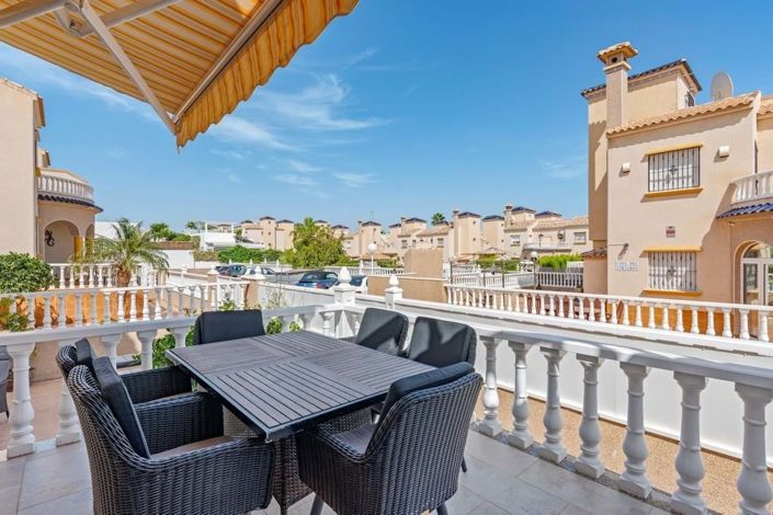 Image No.31-3 Bed Townhouse for sale