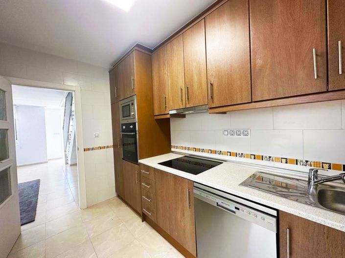 Image No.10-3 Bed Townhouse for sale