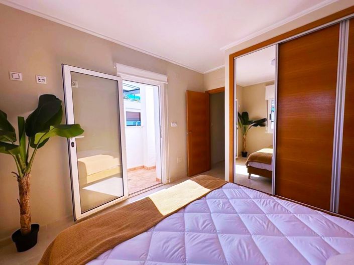 Image No.12-3 Bed Townhouse for sale