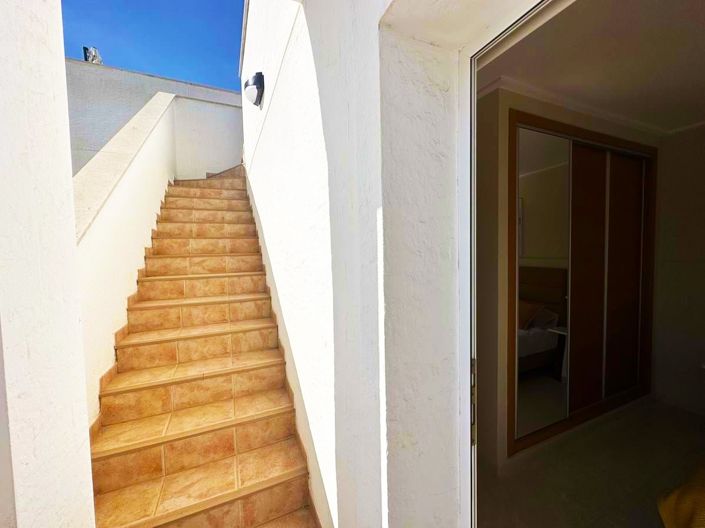 Image No.19-3 Bed Townhouse for sale